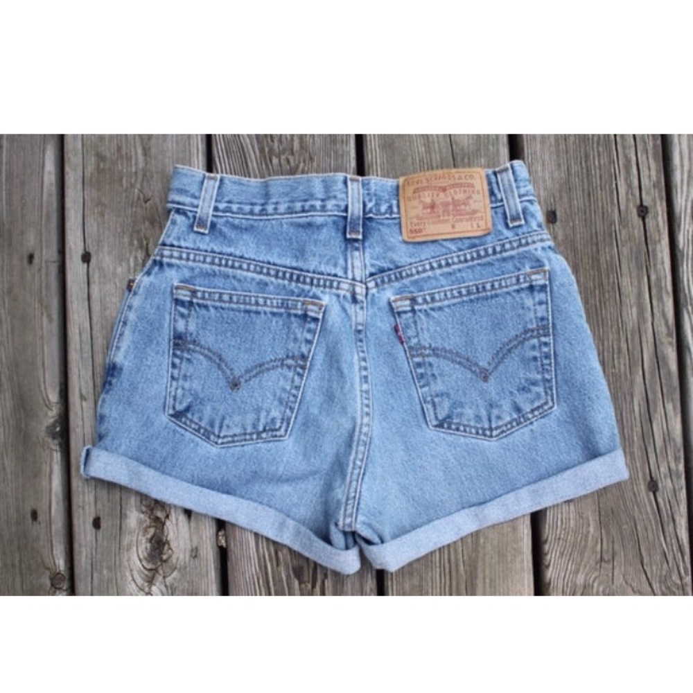 Vintage Levi’s Red Tab Denim Shorts 7 W27